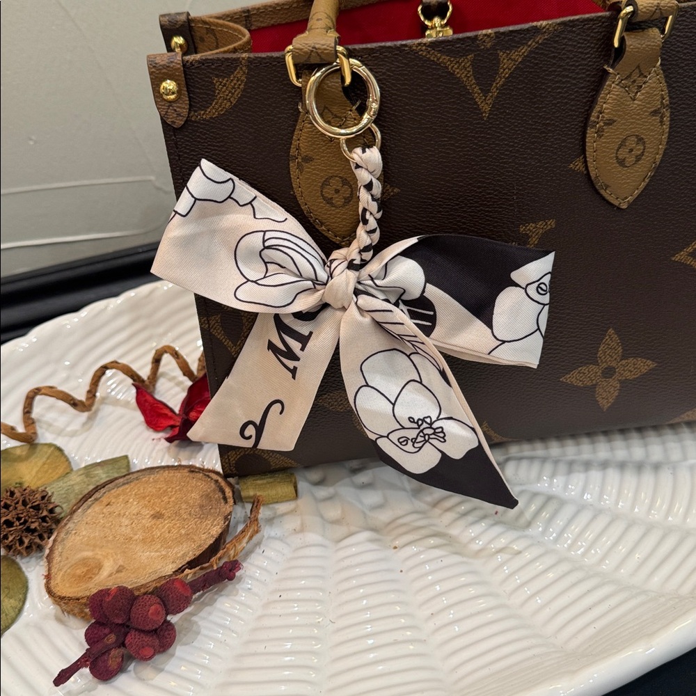 Modern Boho Black & Creamy Bow Accent Tote Bag Charm